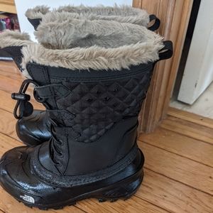 Kids size 1 Northface boots